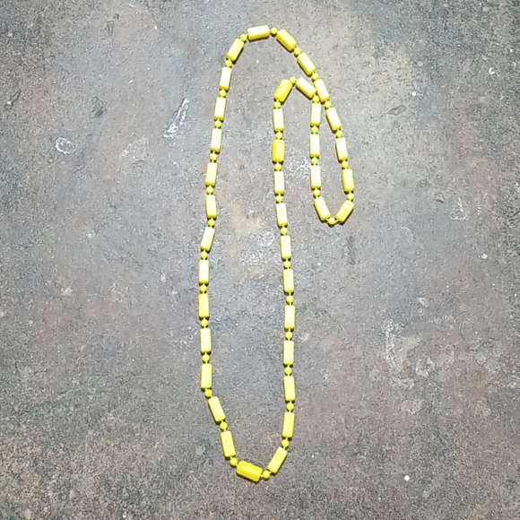 Jewelry - Vintage Yellow Bead Necklace